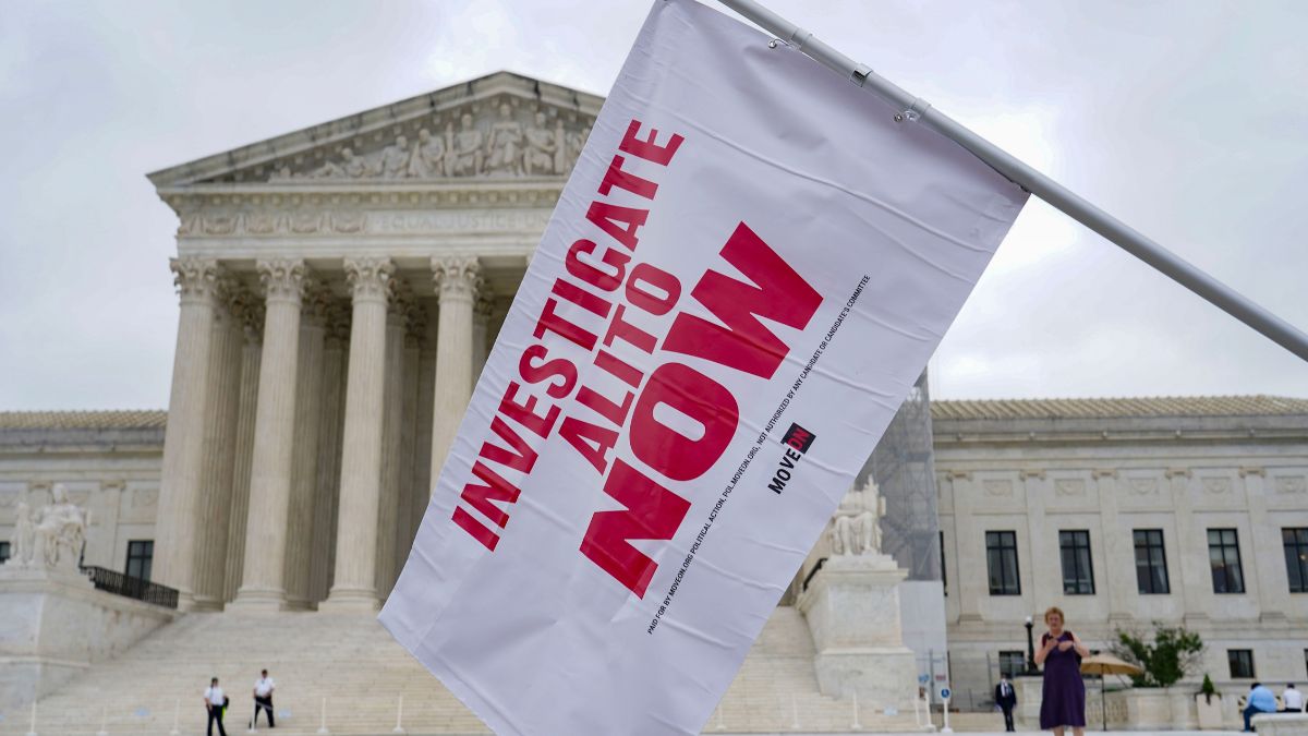 Flag in front of the Supreme Court building