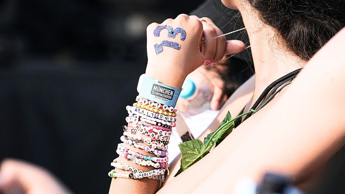  Fans during "Taylor Swift | The Eras Tour" at Olympiastadion on July 27, 2024 in Munich, Germany.