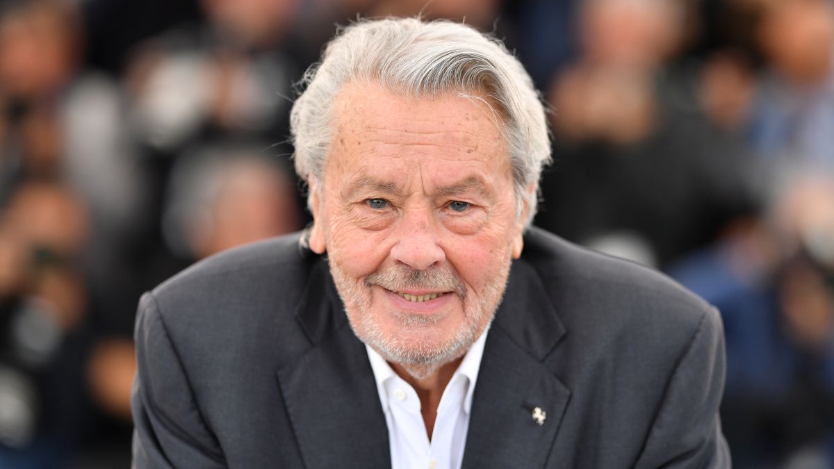 Alain Delon attends the photocall for Palme D'Or D'Honneur during the 72nd annual Cannes Film Festival on May 19, 2019 in Cannes, France. (Photo by Pascal Le Segretain/Getty Images)