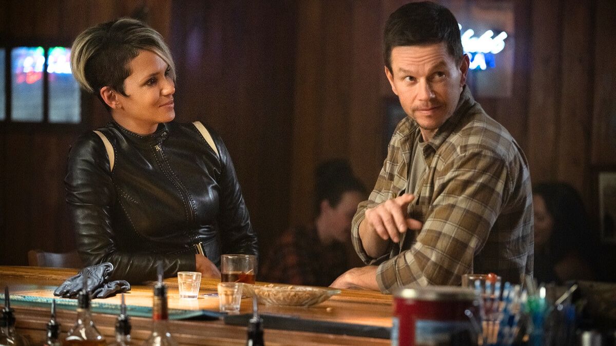 Halle Berry as Roxanne and Mark Wahlberg as Mike in Netflix's The Union