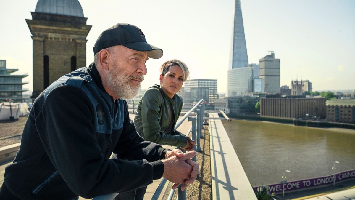 J.K. Simmons as Tom Brennan and Halle Berry as Roxanne in Netflix's The Union