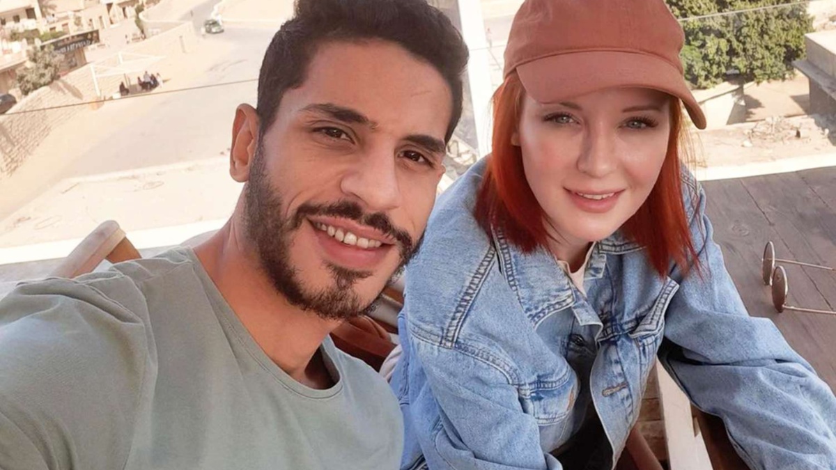 Nicole and Mahmoud from 90 Day Fiancé pose for a selfie together