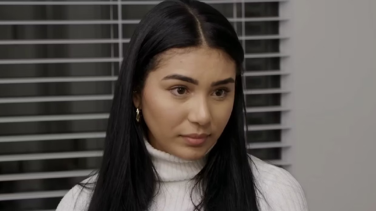 Thais in a white sweater, on 90 Day Fiancé