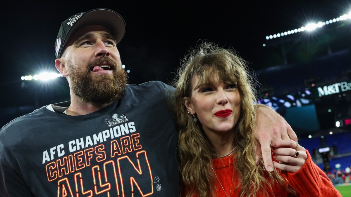 Travis Kelce celebrates with Taylor Swift after defeating the Baltimore Raven