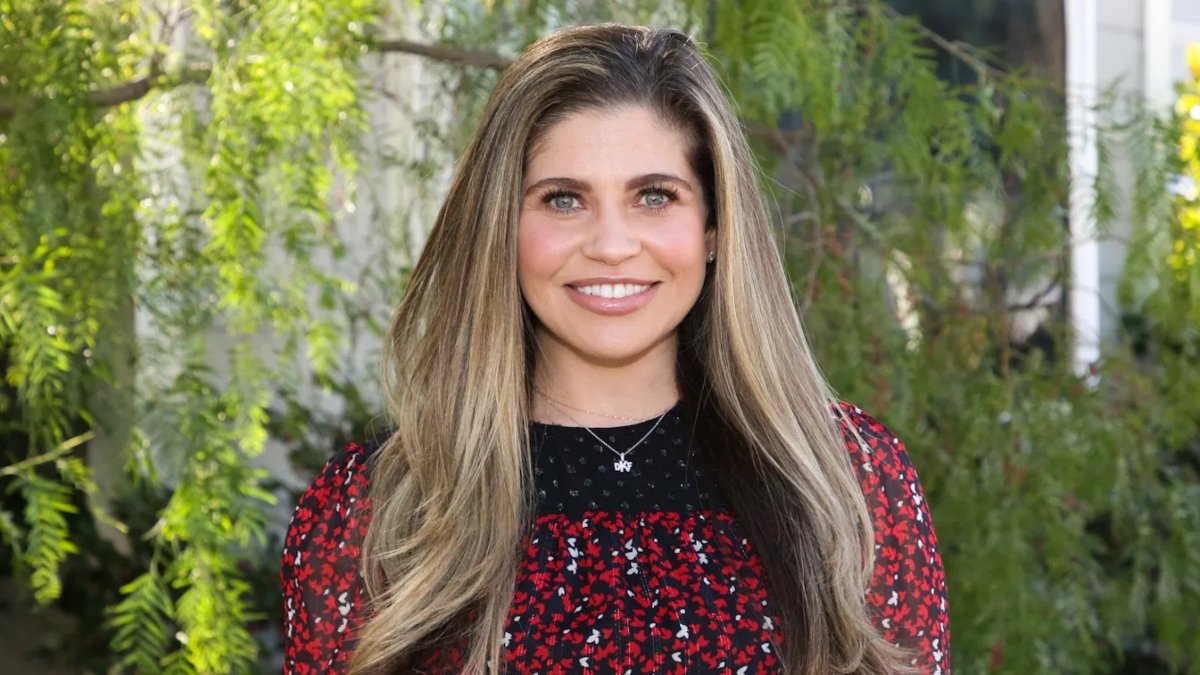 Danielle Fishel smiling